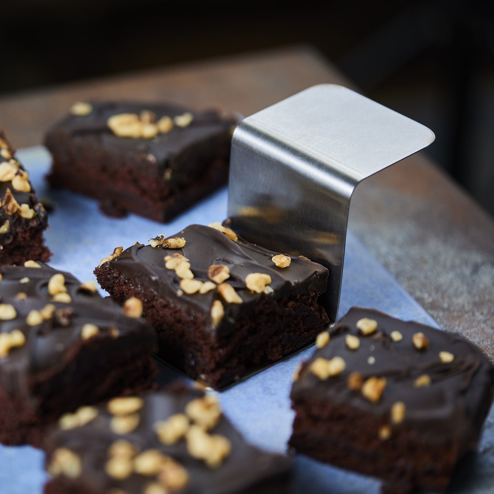 Serving brownies with Z-Scoop